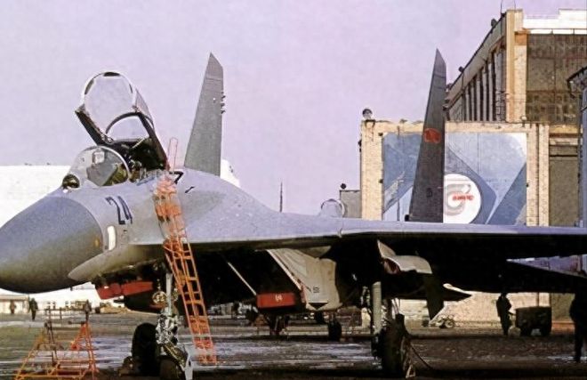 苏-27战斗机是否仍在生产？探究其历史与现状，苏-27战斗机的生产现状与历史探究