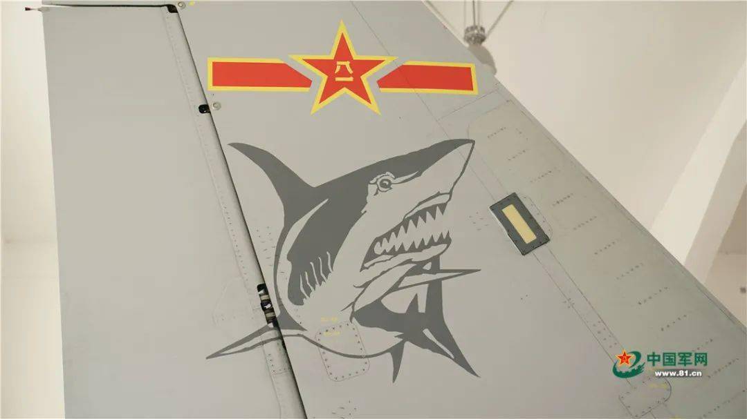 歼15飞鲨战斗机怎么画，歼15飞鲨战斗机绘画教程，一步步教你画飞鲨战机