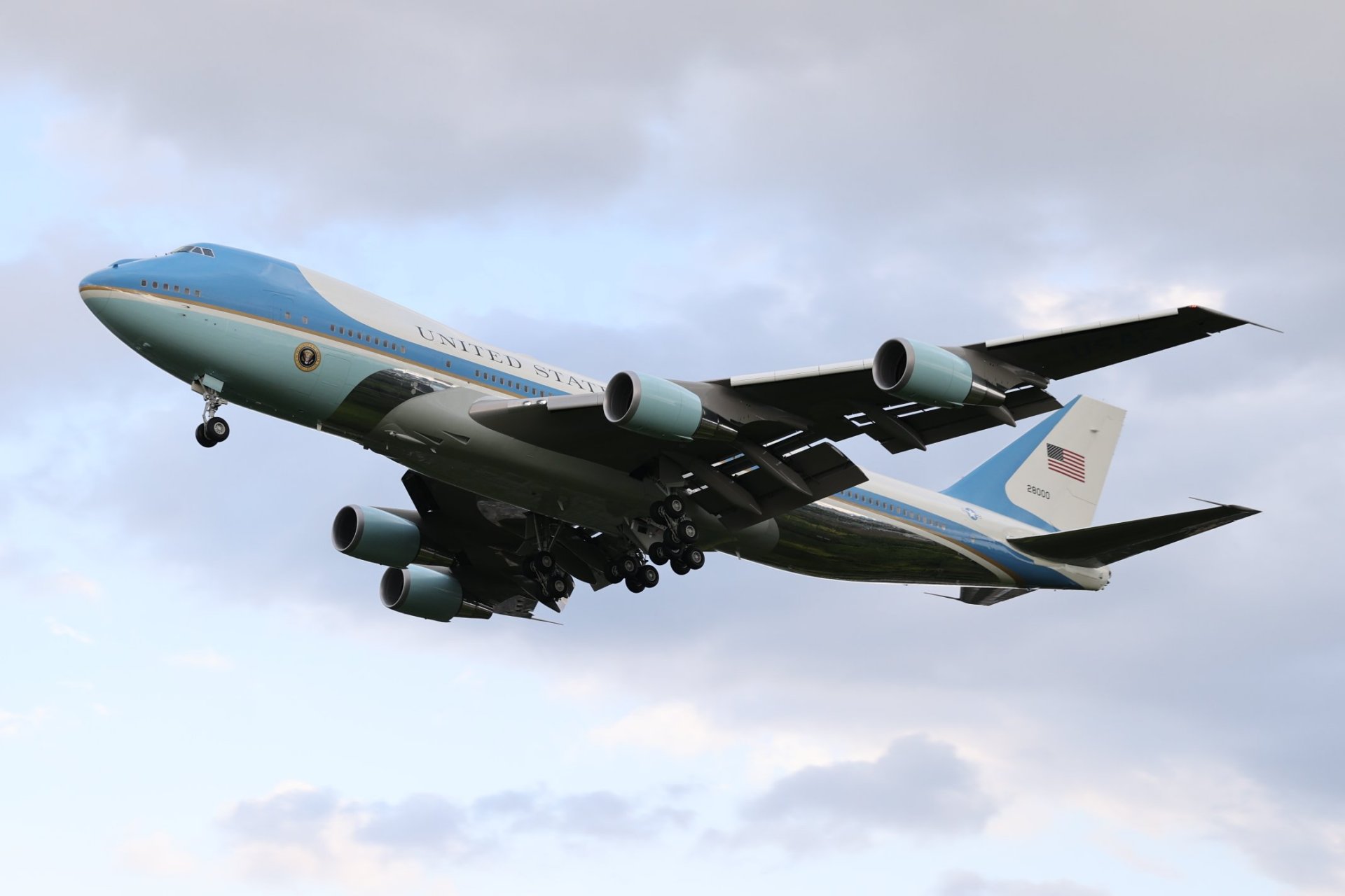 我国空军一号的荣耀与担当,空军一号,荣耀与担当的使者