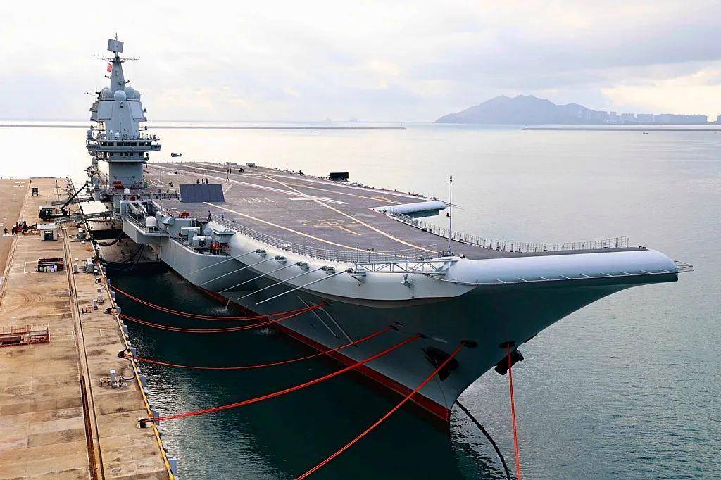 我国第一艘航母山东舰,展现大国海军力量,山东舰,展现中国海军大国力量