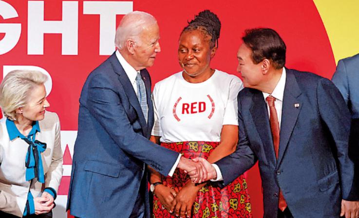 国宾护卫队迎接马克龙，彰显中法友好与礼仪之典范，国宾护卫队迎接马克龙，中法友好典范与礼仪彰显