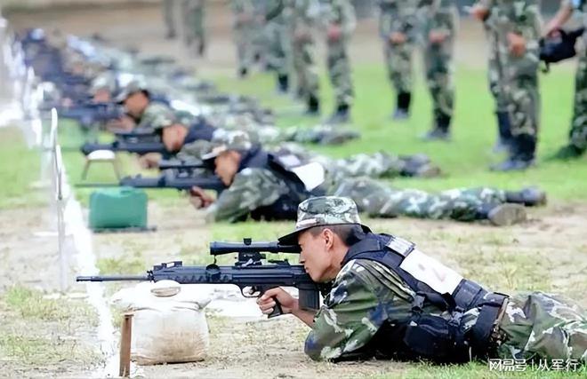 武警特战衣服图片，展现力量与荣耀的象征，武警特战装备展示，力量与荣耀的象征服装图片欣赏
