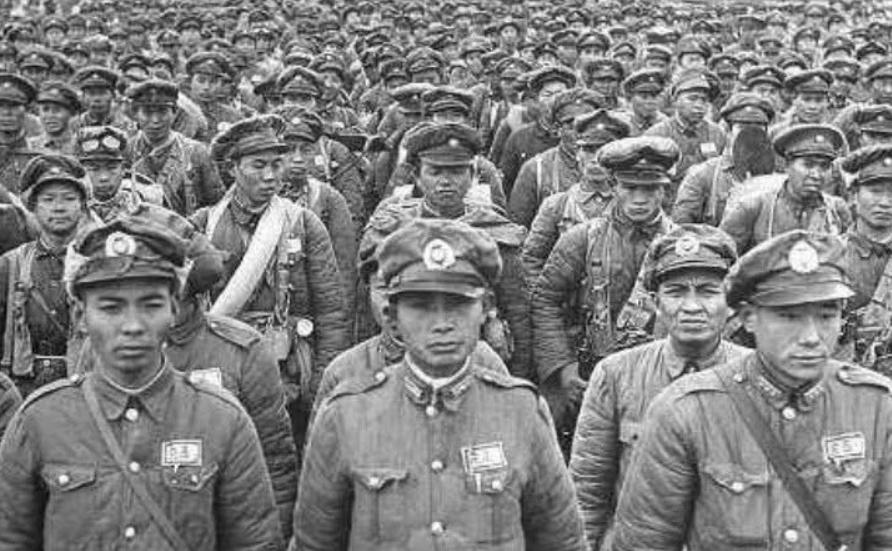 解放军与普通兵的区别，职责、角色与荣誉的差异，解放军与普通兵，职责、角色与荣誉的差异化解读