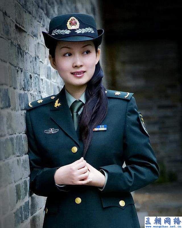 漂亮的中国女兵照片集锦，展现新时代巾帼英雄的风采，新时代巾帼英雄风采，中国女兵照片集锦展