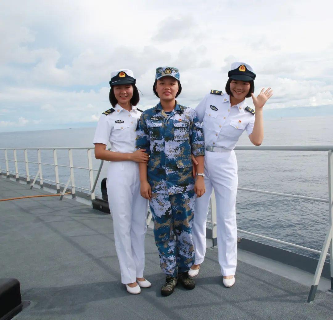 中国女兵照片大全,展现铿锵玫瑰的英勇风采,中国女兵英勇风采照片大全,铿锵玫瑰的荣耀时刻