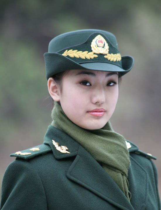 中国武警女兵的风采，图片展现的坚韧与力量，中国武警女兵，坚韧与力量的风采展示