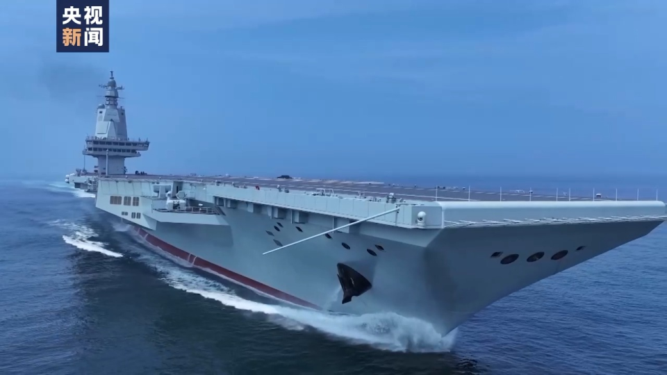 我国首艘航空母舰——003型航空母舰,力量与荣耀的象征,我国首艘航空母舰——力量的象征与荣耀的承载者,003型航空母舰亮相世界舞台