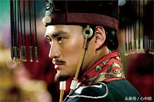 中国人民解放军军旗上的字及其象征意义，中国人民解放军军旗上的字及其深层象征意义解读