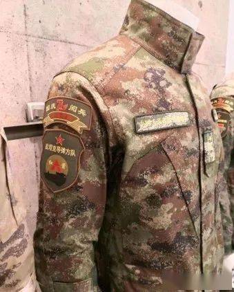 空降兵迷彩服，荣耀的象征与力量的展现，空降兵迷彩服，荣耀与力量的标志