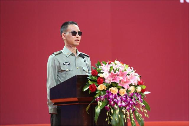 共和国勋章获得者杜富国的荣耀与担当，杜富国，荣耀与担当的共和国勋章获得者