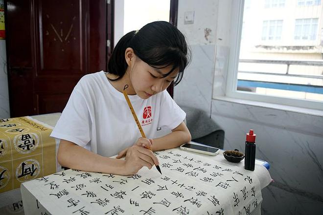 七律·纪念抗美援朝七十周年，七律·抗美援朝七十周年致敬英雄先辈