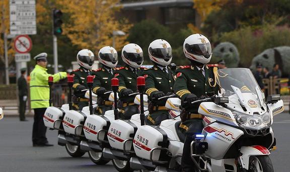 国宾护卫队与三军仪仗队，一道独特的国家风景线，国宾护卫队与三军仪仗队，国家独特风景线之荣耀展示