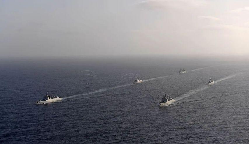 中国海军大战海盗电影，英勇、智慧与和平的赞歌，中国海军智勇双全，海盗电影中的和平赞歌