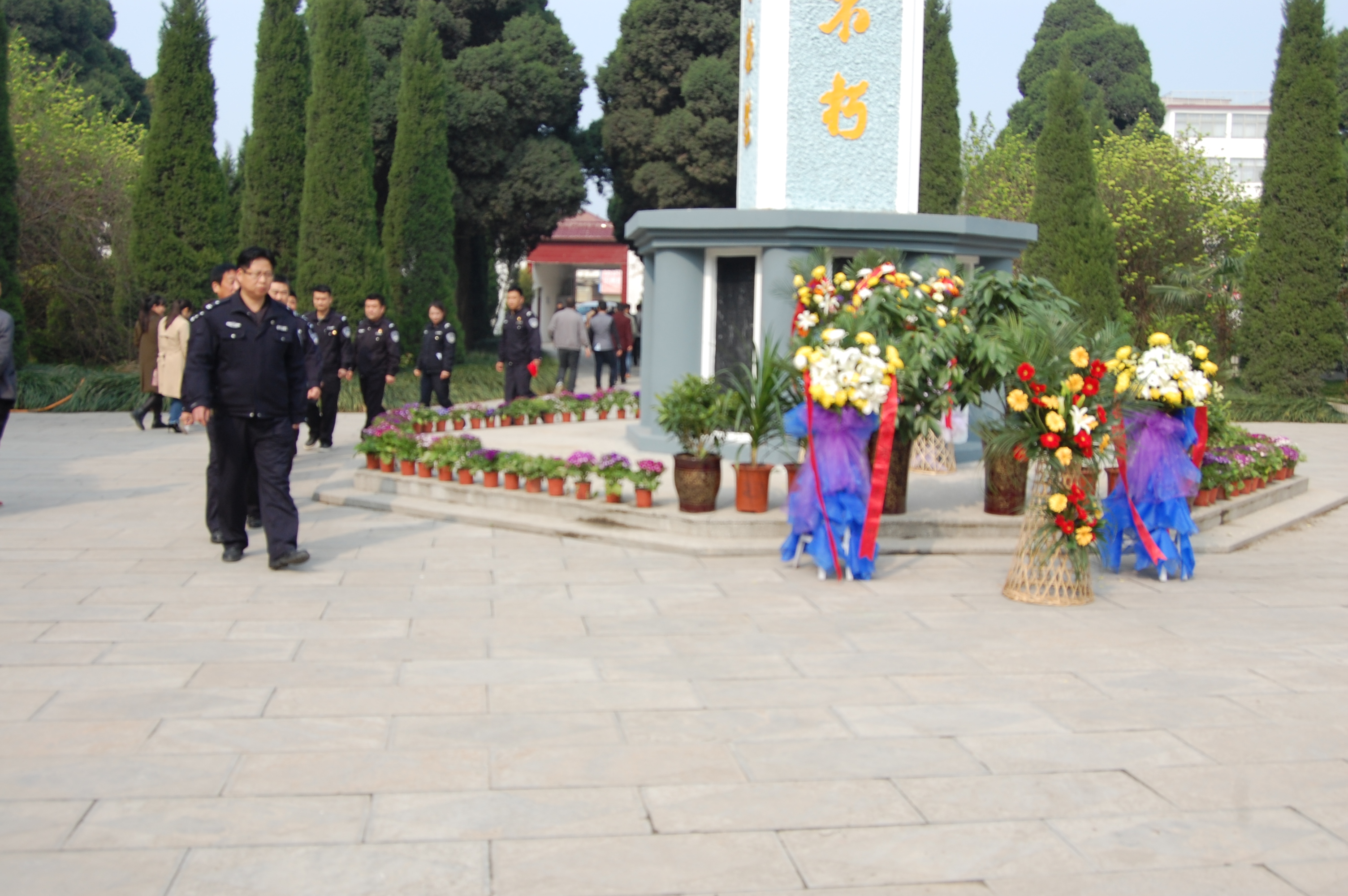 闫阁烈士,英勇无畏,永垂不朽,闫阁烈士,英勇无畏,精神永垂不朽