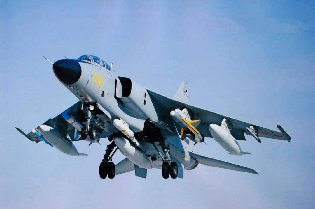 歼八与飞豹,中国空军力量的双璧,歼八与飞豹,中国空军力量的璀璨双璧