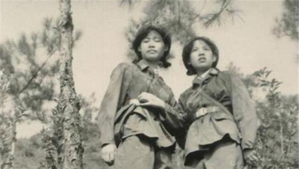 越南士兵眼中的中国女兵,一种独特的视角,越南士兵视角下的中国女兵,独特视角揭秘