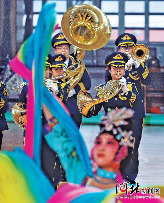 俄罗斯卫国胜利日大阅兵军乐联奏——荣耀与力量的展现，俄罗斯卫国胜利日大阅兵军乐联奏，荣耀与力量的世纪交汇