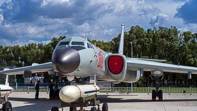 轰-6K，空中巨龙的震撼力量，空中巨龙震撼力量，轰-6K展翅高飞