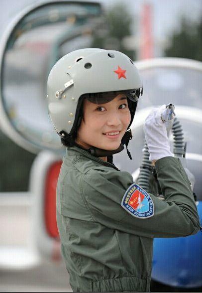 中国女兵的丰彩,坚韧、勇敢与荣耀,中国女兵的丰姿,坚韧、勇敢与荣耀的赞歌