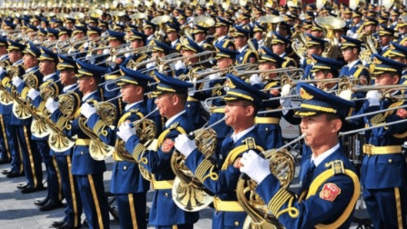 胜利日大阅兵中的特殊嘉宾,被邀请的小女孩,胜利日大阅兵中的特殊嘉宾小女孩亮相