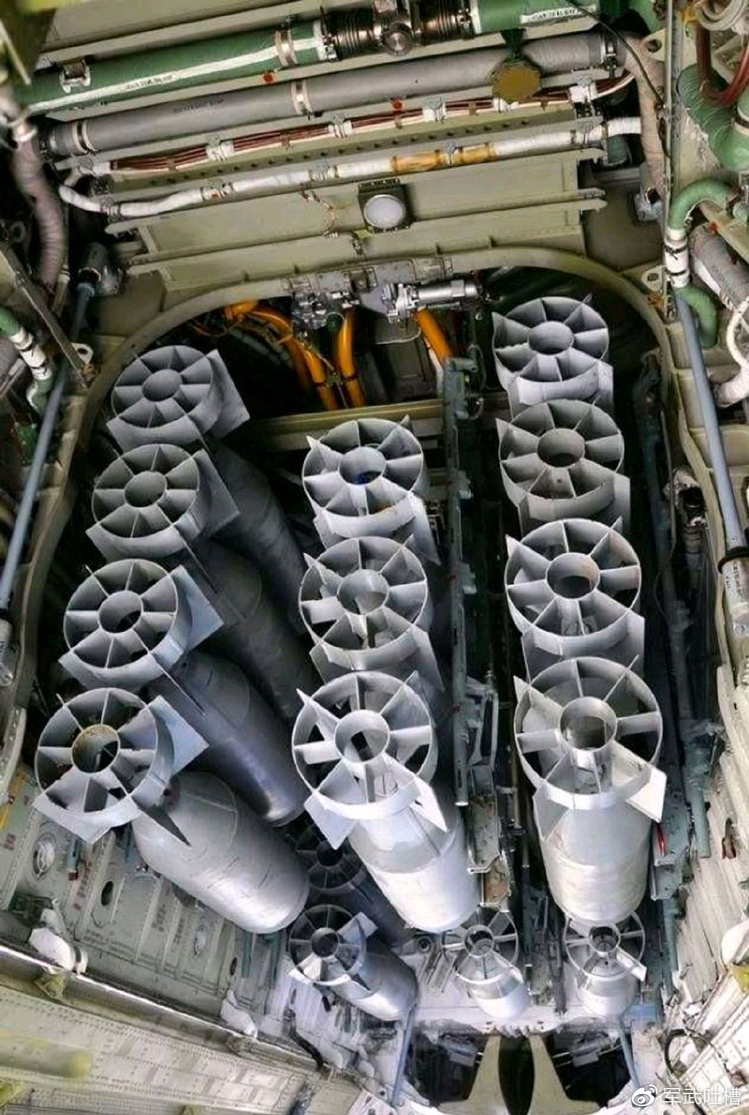 图22M逆火轰炸机弹仓,深入解析苏联冷战时期的远程打击力量,苏联冷战时期的远程打击力量,图-22M逆火轰炸机弹仓深度解析