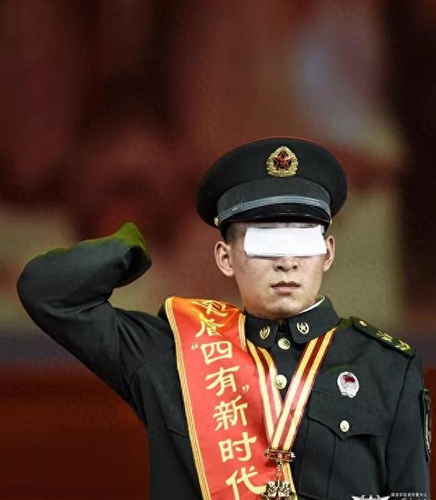 杜富国会不会退伍，英雄的选择与国家的期待，杜富国的选择与国家期待，英雄是否选择退伍？