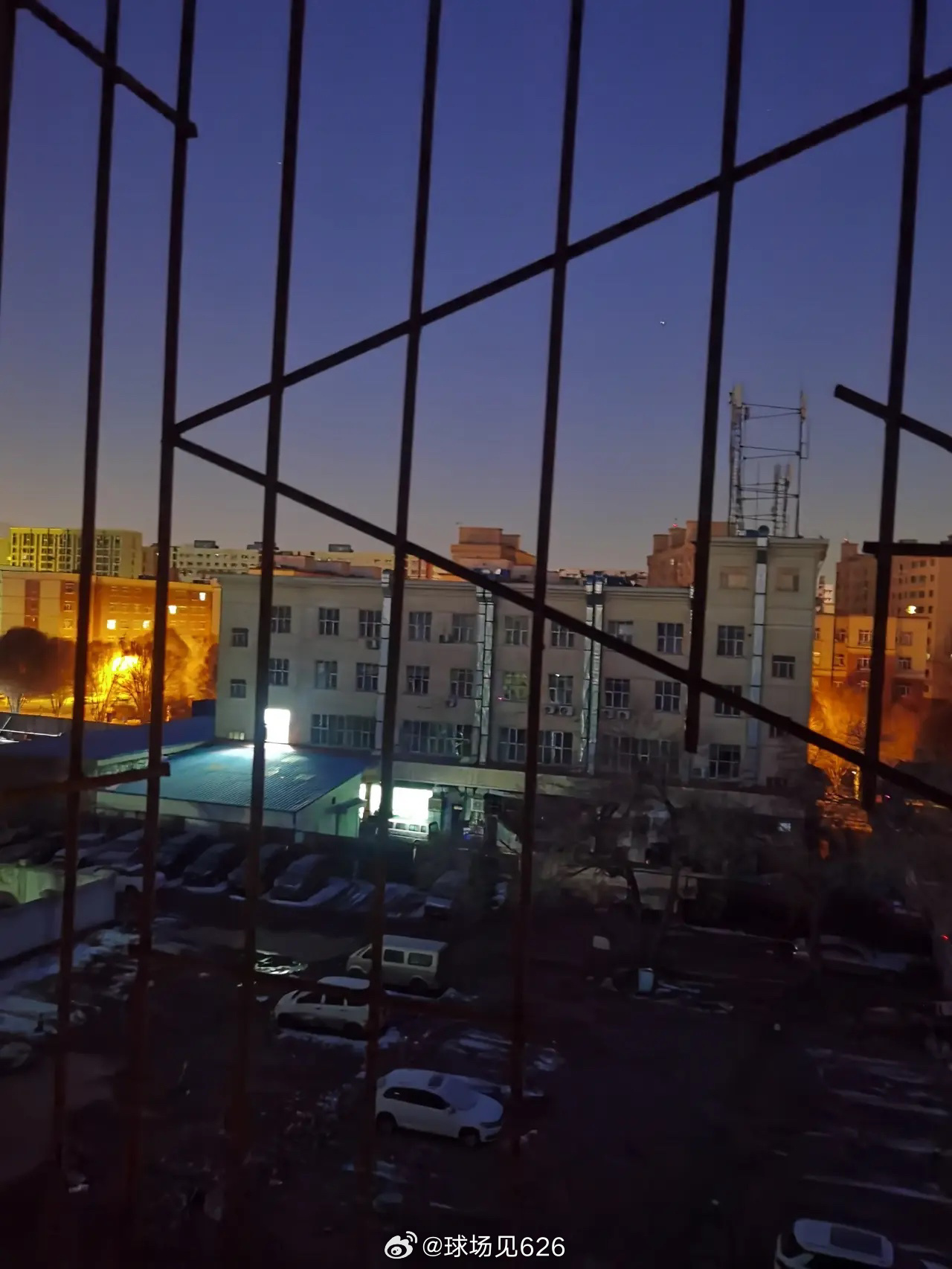 今天凌晨六点的城市觉醒与自我启示，凌晨六点的城市觉醒，自我启示的曙光