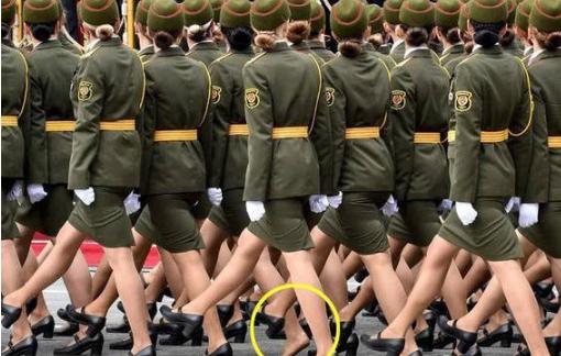 人民解放军仪仗队女兵正面照，荣耀与力量的象征，人民解放军仪仗队女兵，荣耀与力量的正面展现