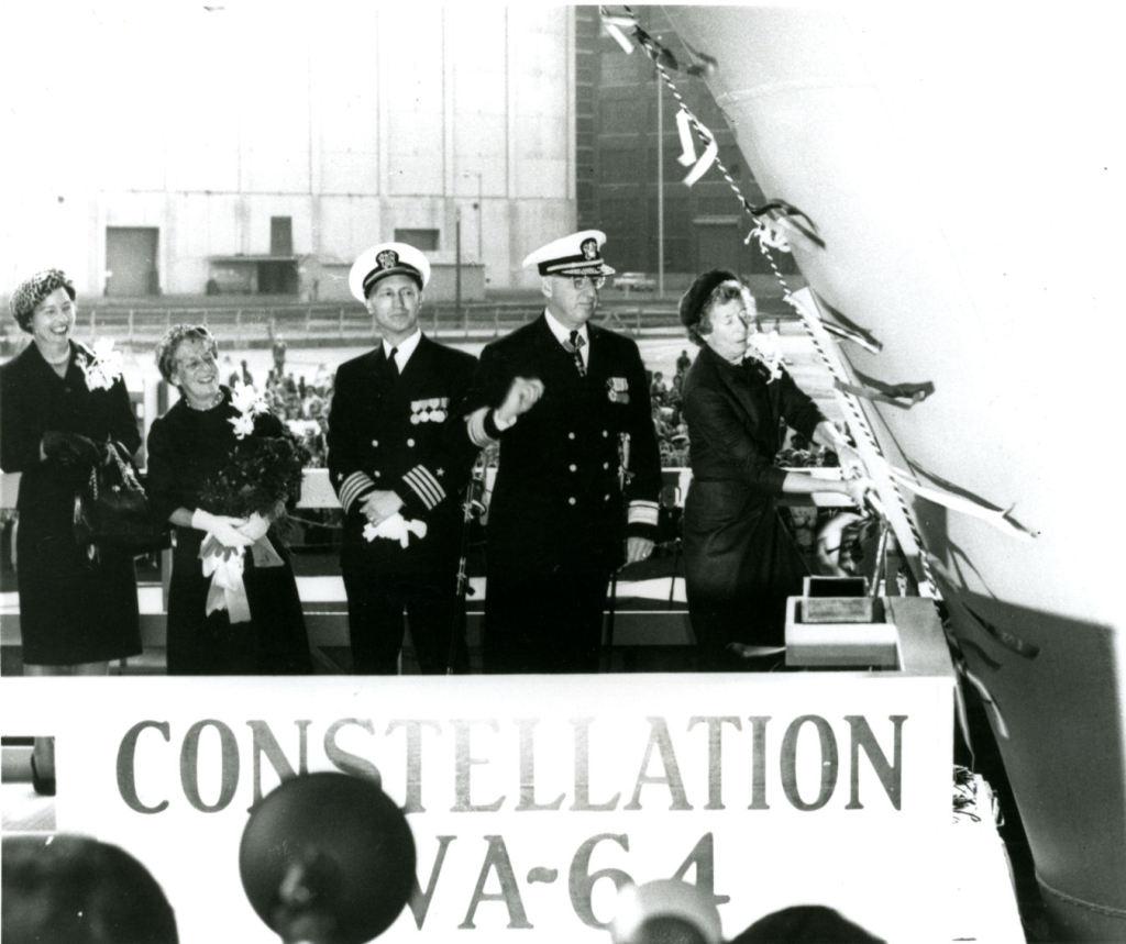 航母下水香槟礼，荣耀与梦想的交汇点，航母下水香槟礼，荣耀与梦想的交汇瞬间