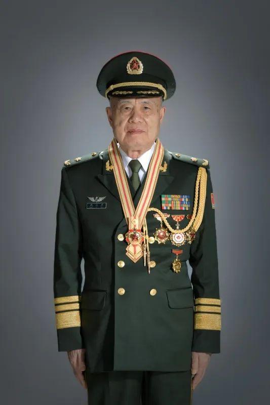 八一勋章背后的英雄事迹——杜富国的事迹,八一勋章背后的英雄传奇,杜富国的荣耀之路