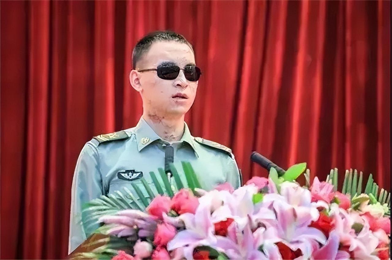 八一勋章背后的英雄事迹——杜富国的事迹,八一勋章背后的英雄传奇,杜富国的荣耀之路