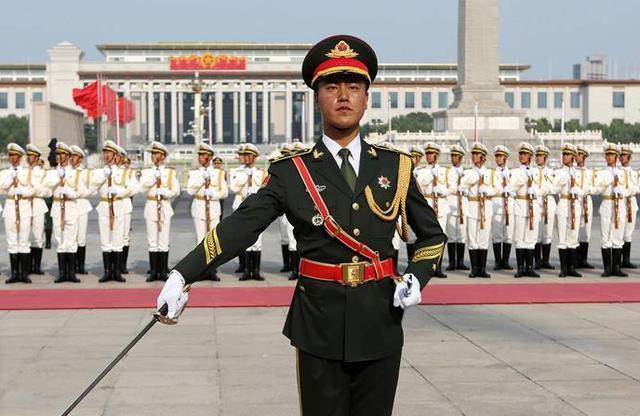 三军仪仗队国旗手的荣耀与使命，三军仪仗队国旗手的荣耀使命与担当