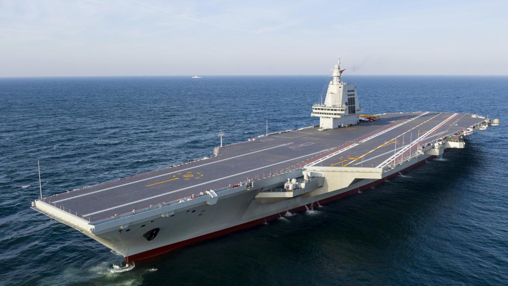 南昌舰女兵霸气回应外舰挑衅,展现中国海军力量的坚定与自信,南昌舰女兵霸气回应挑衅,彰显中国海军力量自信坚定