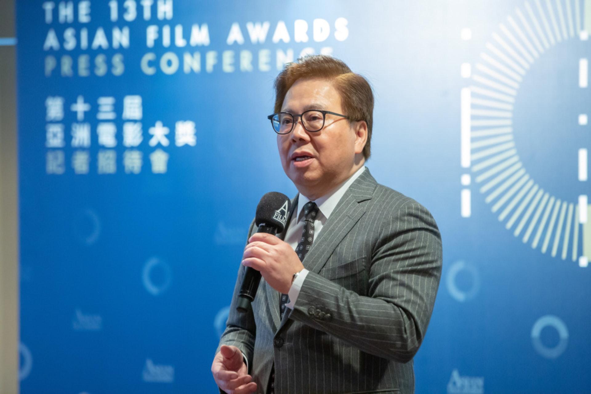 香港正版资料免费更新2025,探索与机遇,香港正版资料更新探索与机遇,免费更新至2025