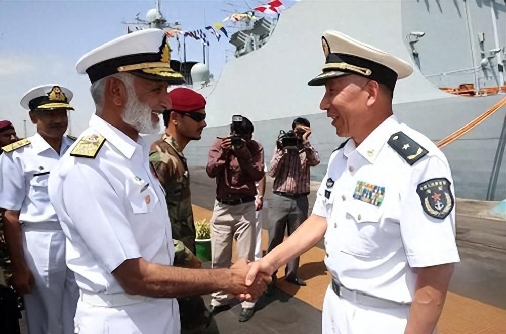 揭秘，是谁把辽宁舰买回来？中国海军建设的里程碑背后的故事，揭秘，辽宁舰背后的传奇故事，究竟是谁促成其回归？中国海军建设的里程碑揭秘。