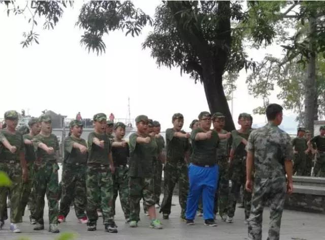 军校体检眼睛视力标准及其重要性,军校体检眼睛视力标准的重要性解析