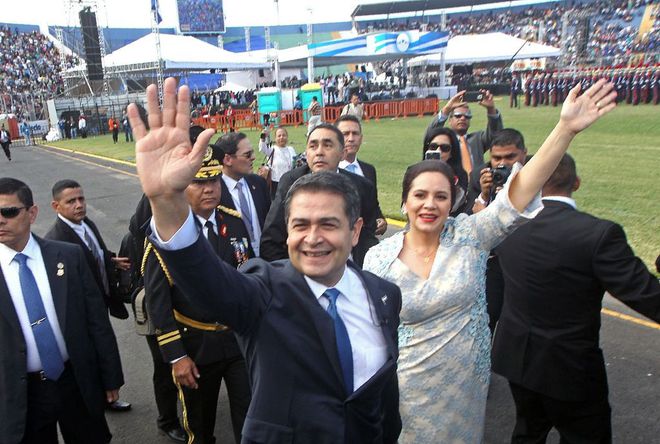 洪都拉斯总统检阅三军仪仗队，彰显国家力量与荣耀，洪都拉斯总统检阅三军仪仗队，展现国家力量与荣耀时刻