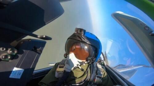 飞鲨歼-15飞机,中国航空工业的骄傲,飞鲨歼-15飞机,中国航空工业的荣耀典范