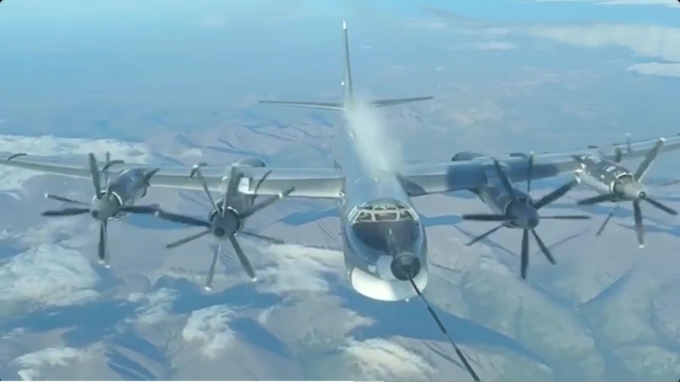 探索中国航空力量,轰-6K起飞视频的魅力展现,中国航空力量探索,轰-6K起飞视频展现震撼魅力