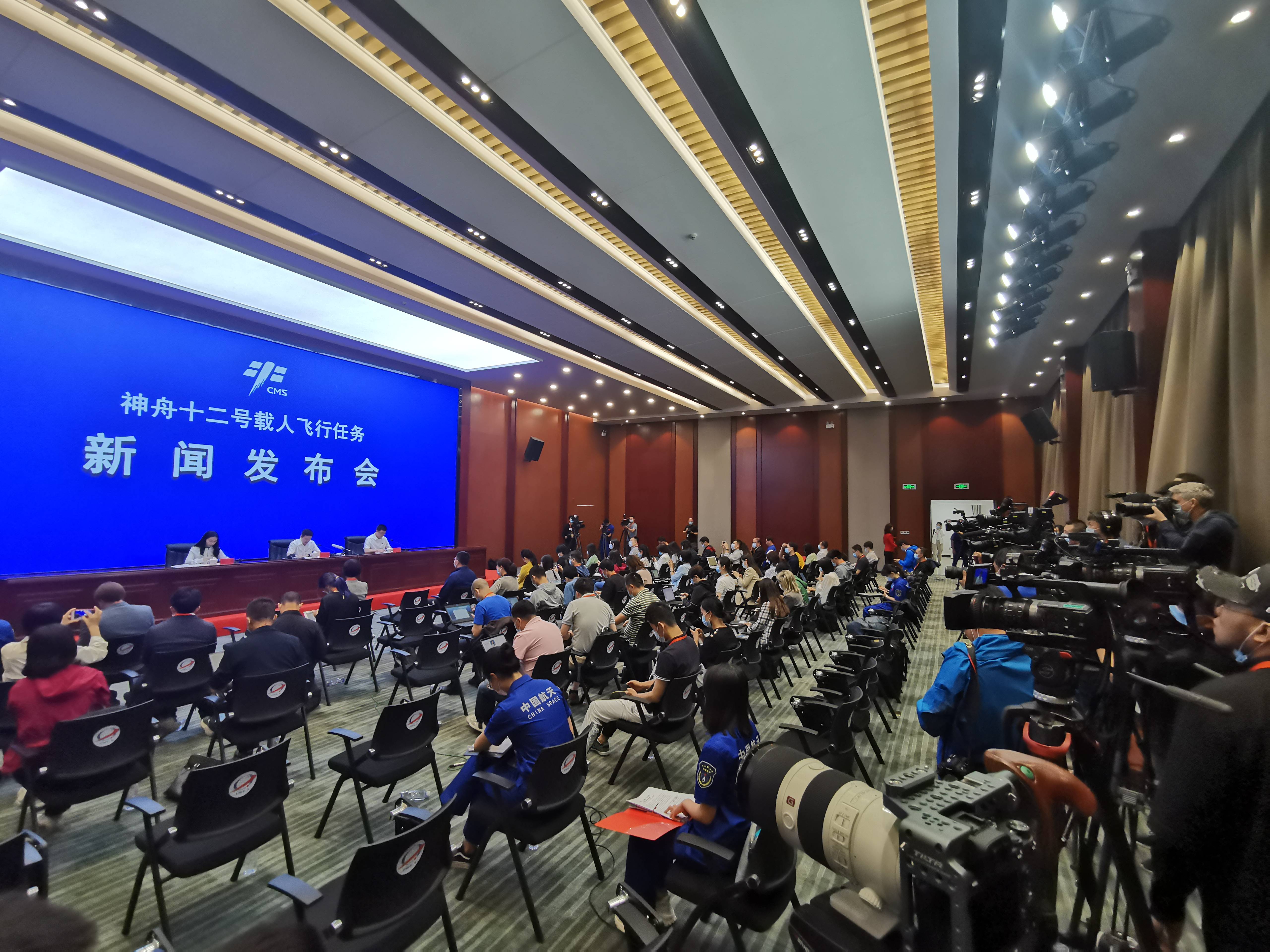 新闻发布会上的风云变幻,新闻发布会上的风云变幻,揭秘背后的故事