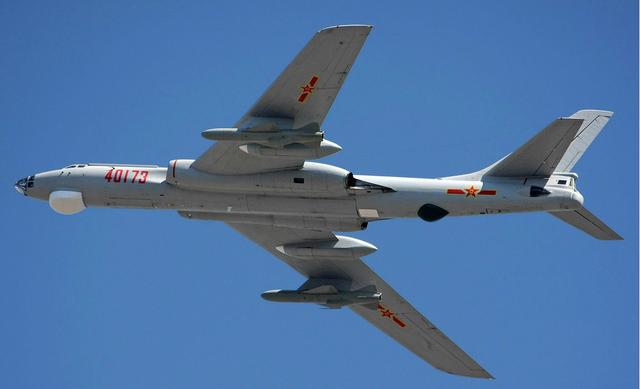 轰6K与B-52,空中巨无霸的对比与探析,轰6K与B-52,空中巨无霸对比探析