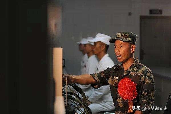 八一勋章，荣耀背后的战争印记，八一勋章，荣耀与战争印记的双重见证