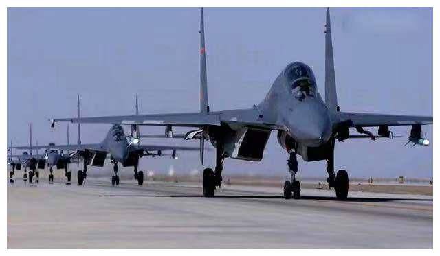 歼-16潜龙战斗机，空中力量的崭新篇章，歼-16潜龙战斗机，空中力量新纪元