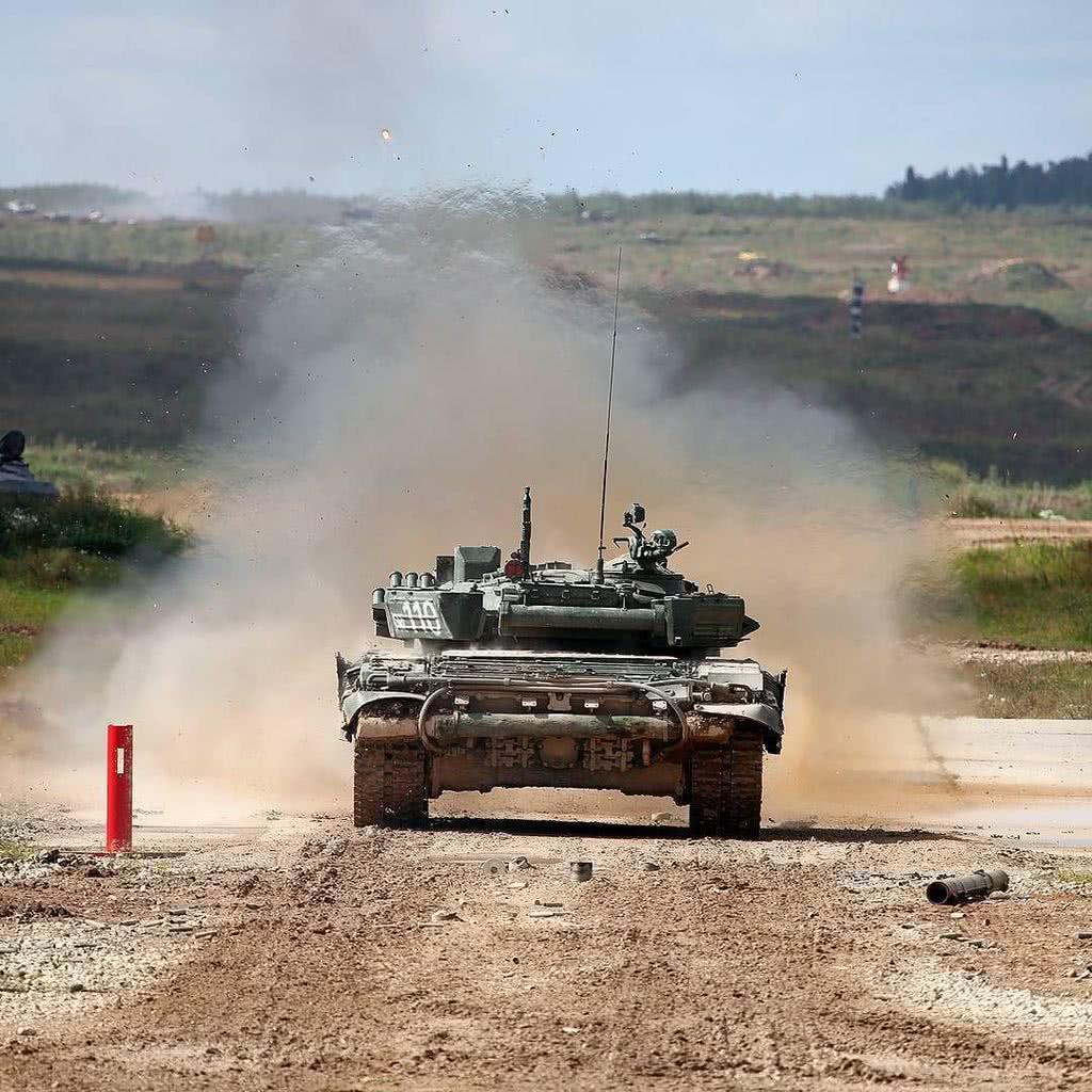 无人机为何能打穿装甲,技术与战术的革新,无人机技术革新揭秘,为何能打穿装甲?战术与技术的深度探讨