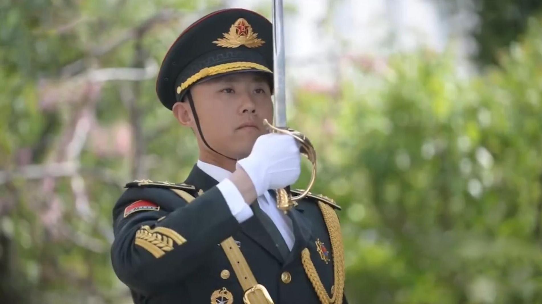 三军仪仗队中持刀者的荣耀职位——仪刀卫士，三军仪仗队中的荣耀职位，仪刀卫士