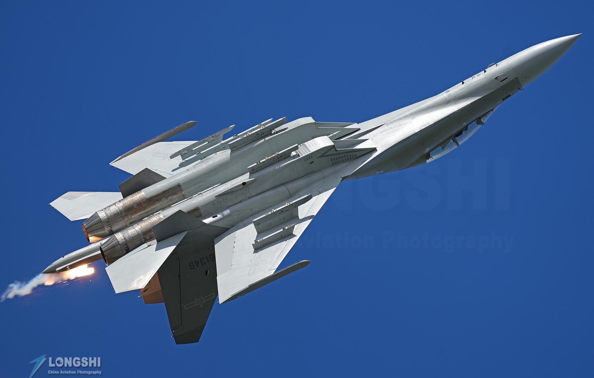 歼-16战斗机,翱翔天际的英勇战士,歼-16战斗机,天际英勇战士的翱翔之旅