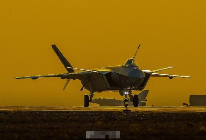 天意木囯与歼-12战斗机的传奇故事，天意木囯与歼-12战斗机的传奇之旅