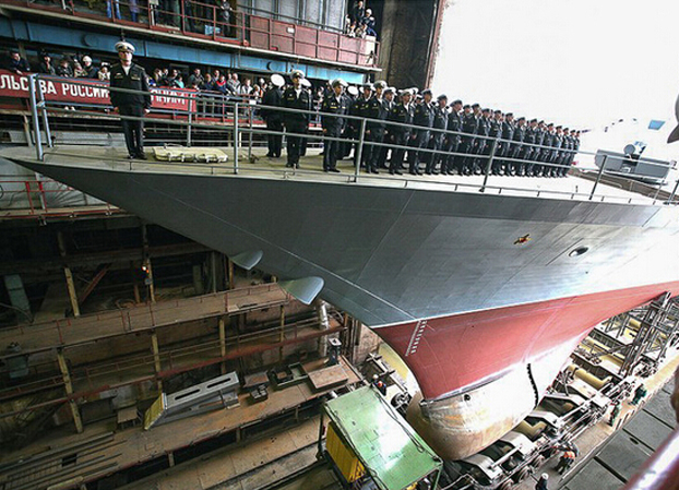 航母下水仪式中的香槟，荣耀与梦想的交汇，航母下水仪式，香槟庆祝荣耀与梦想的交汇