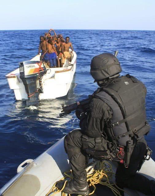 海盗围攻中国海军,历史与现实的交织,海盗围攻中国海军,历史与现实的碰撞