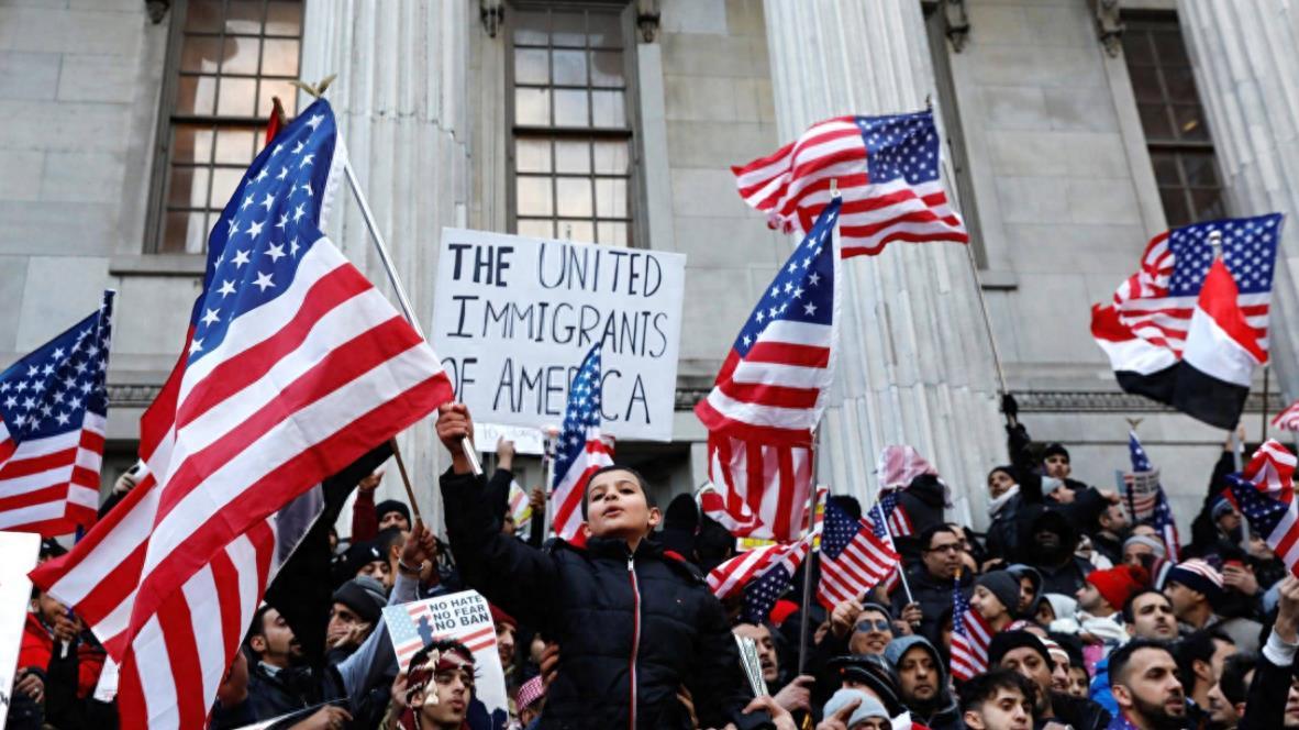 中国女兵,坚韧与勇气的素材展现,中国女兵的坚韧与勇气,展现不屈风采